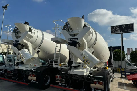 Mercedes-Benz Arocs 3740 8X4