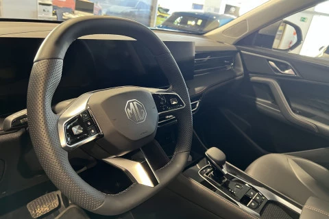 MG HS 1.5T PLUG IN HYBRID LUXURY