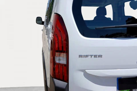 Peugeot Rifter Active Pack Business Standard BlueHDi 73 kW (100 CV)