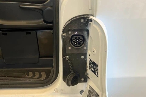 Mercedes-Benz eVito 111 Furgon largo