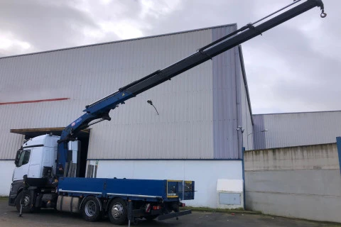 Mercedes-Benz Actros 2548 L + GRUA HMF 4020 + CAJA ABIERTA