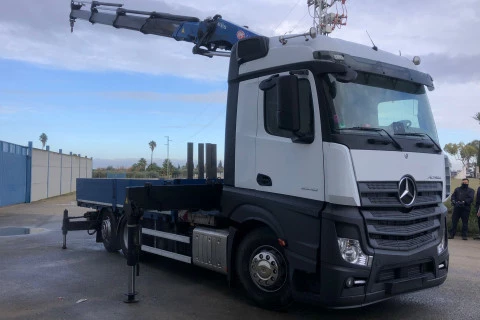 Mercedes-Benz Actros 2548 L + GRUA HMF 4020 + CAJA ABIERTA