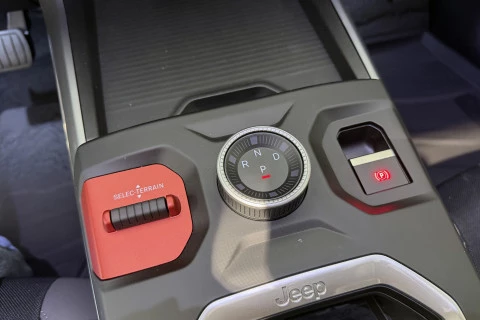 Jeep Compass eHybrid Jeep Compass MHEV First Edition Jeep Compass eHybrid Jeep Compass MHEV First Edition