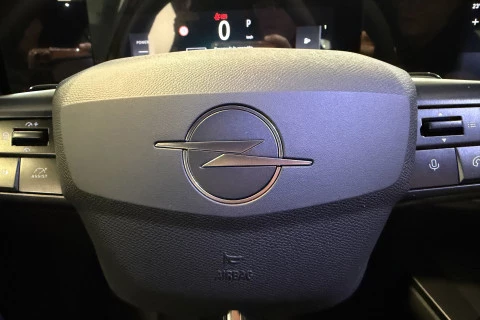 Opel Astra 1.2T XHT Hybrid 107kW Ultimate eDCT6