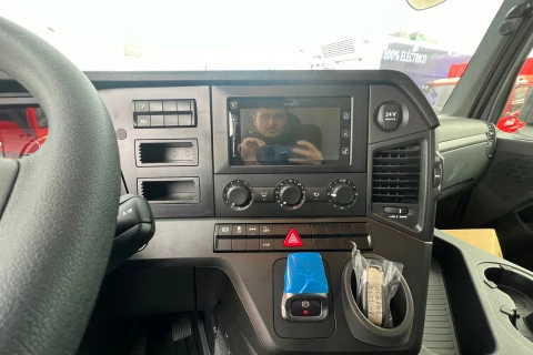 Mercedes-Benz Actros 1827 L