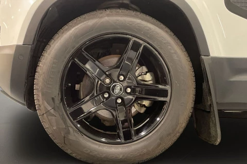 Land Rover Defender 3.0D I6 MHEV SE 4WD AT 183 kW (249 CV)