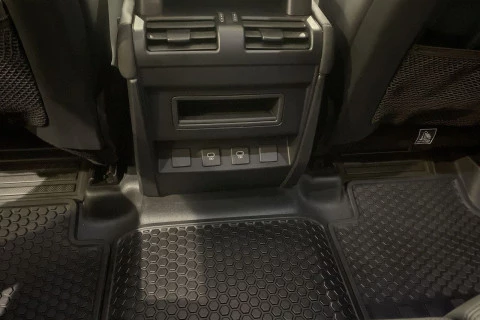 Land Rover Defender 3.0D I6 MHEV SE 4WD AT 183 kW (249 CV)