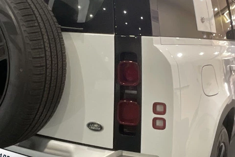 Land Rover Defender 3.0D I6 MHEV SE 4WD AT 183 kW (249 CV)