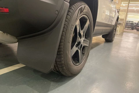 Land Rover Defender 3.0D I6 MHEV SE 4WD AT 183 kW (249 CV)