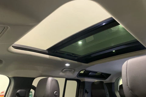 Land Rover Defender 3.0D I6 MHEV SE 4WD AT 183 kW (249 CV)