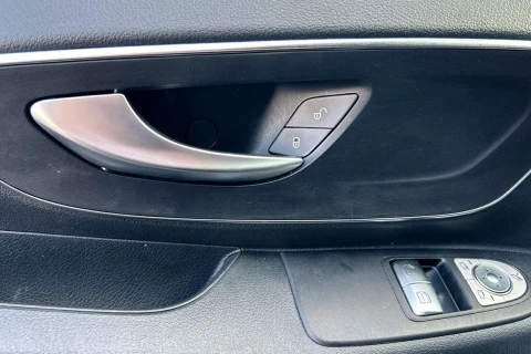 Mercedes-Benz Vito 116CDI AT 120kW Tourer Select Larga