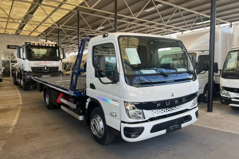 Mitsubishi Fuso Canter 7c18 Portacoches