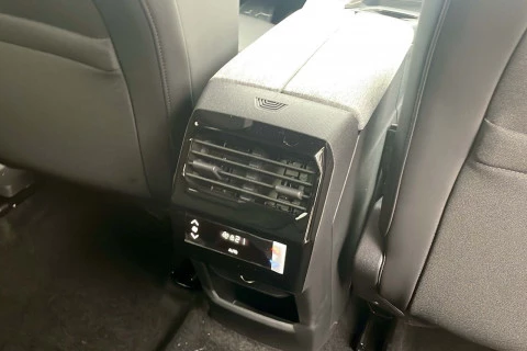 Peugeot 5008 Plug-in Hybrid 1.6 143KW Allure Exclusive e-DCS7