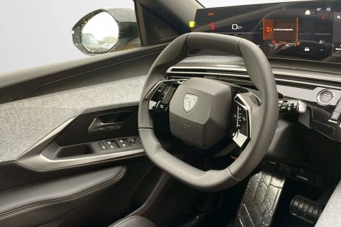 Peugeot 5008 Plug-in Hybrid 1.6 143KW Allure Exclusive e-DCS7