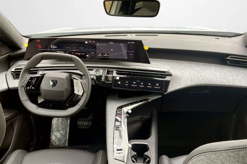 Peugeot 5008 Plug-in Hybrid 1.6 143KW Allure Exclusive e-DCS7