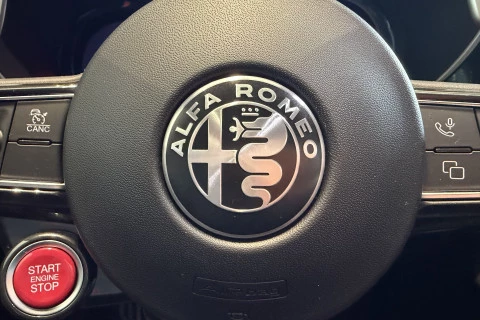 Alfa Romeo Giulia 2.9T V6 382kW (520CV) Quadrifoglio AT