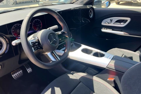 Mercedes-Benz CLA CLA 180 con tecnología híbrida