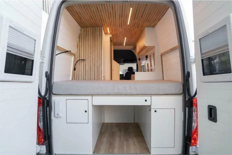 Mercedes-Benz Sprinter 906BB35