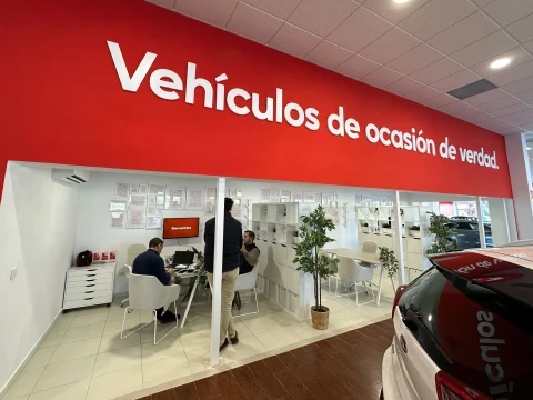 Zona de oficinas y atención al cliente en Driveris Córdoba.