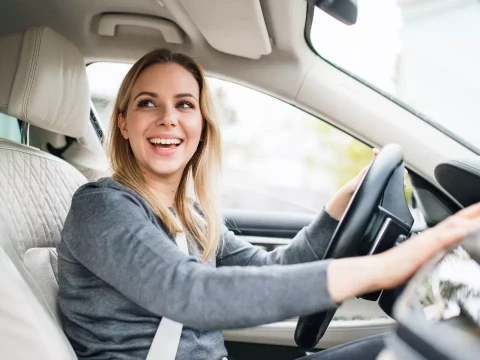 La DGT prohíbe hablar con los peatones