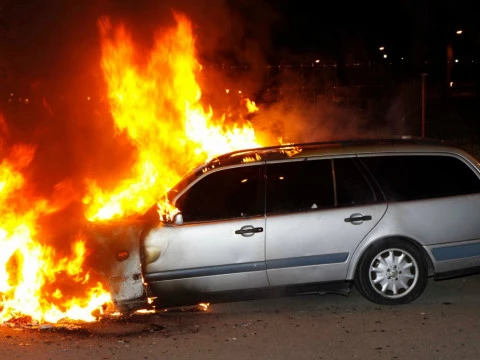 Coche ardiendo