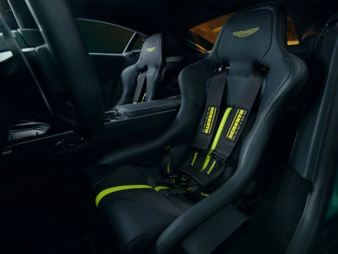 Nuevo Vantage Safety Car F1 interior Nuevo Vantage Safety Car F1 interior