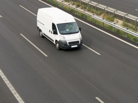 Nuevas Normativas de la DGT Límites de Velocidad para Vehículos Industriales 2025