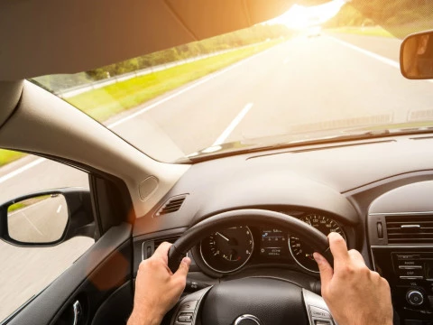 Como evitar marearse en el coche