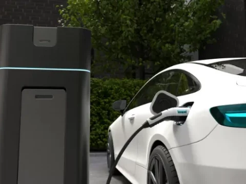 Coche de ocasión eléctrico repostando