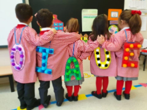 Un mínimo para todos  y un máximo para cada uno