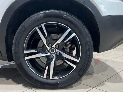 Volvo XC40 XC40 Plus, B3 Mild Hybrid, Gasolina, Dark