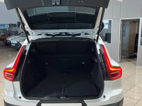 Volvo XC40 XC40 Plus, B3 Mild Hybrid, Gasolina, Dark