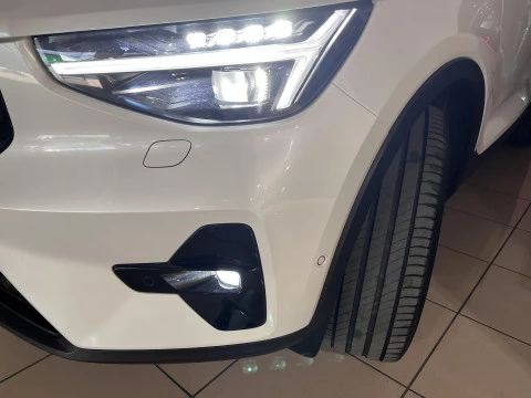 Volvo XC40 XC40 Plus, B3 Mild Hybrid, Gasolina, Dark
