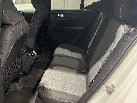 Volvo XC40 XC40 Plus, B3 Mild Hybrid, Gasolina, Dark