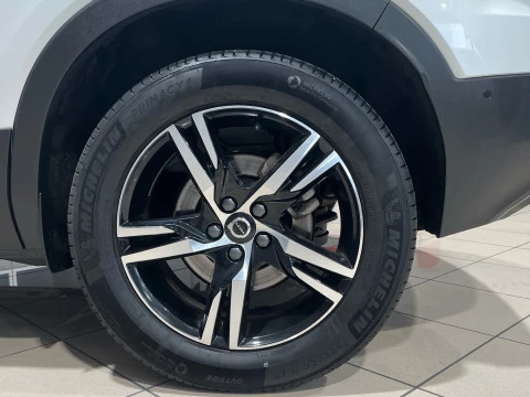 Volvo XC40 XC40 Plus, B3 Mild Hybrid, Gasolina, Dark
