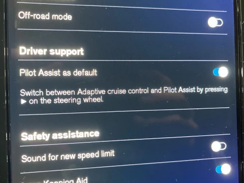 Volvo XC40 XC40 Plus, B3 Mild Hybrid, Gasolina, Dark