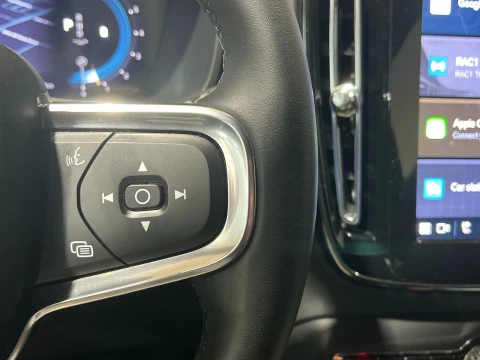 Volvo XC40 XC40 Plus, B3 Mild Hybrid, Gasolina, Dark