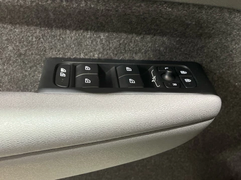 Volvo XC40 XC40 Plus, B3 Mild Hybrid, Gasolina, Dark