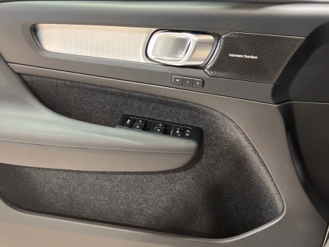 Volvo XC40 XC40 Plus, B3 Mild Hybrid, Gasolina, Dark