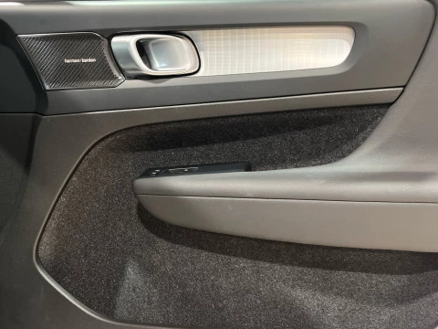 Volvo XC40 XC40 Plus, B3 Mild Hybrid, Gasolina, Dark