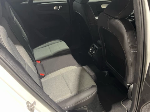 Volvo XC40 XC40 Plus, B3 Mild Hybrid, Gasolina, Dark