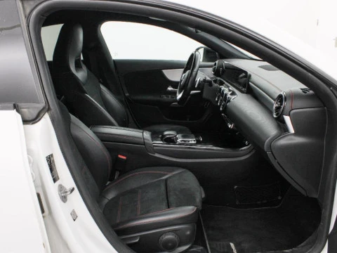 Mercedes-Benz CLA 1.3 CLA 200 163 4P