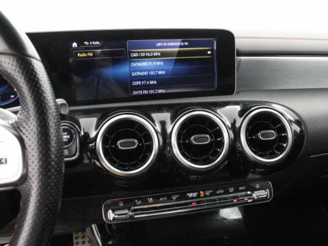 Mercedes-Benz CLA 1.3 CLA 200 163 4P