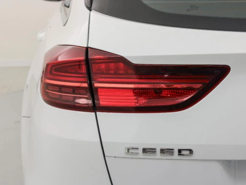Kia Ceed 1.6 GDI PHEV ETECH TOURER 141 5P