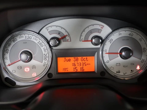 Fiat LINEA sedan 1.6 MULTIJET 16V 105BHP EMOTION 4P