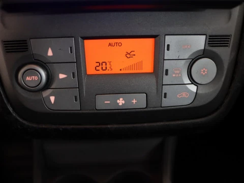 Fiat LINEA sedan 1.6 MULTIJET 16V 105BHP EMOTION 4P