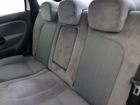 Fiat LINEA sedan 1.6 MULTIJET 16V 105BHP EMOTION 4P