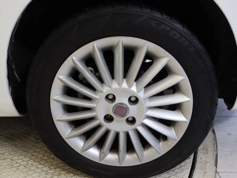 Fiat LINEA sedan 1.6 MULTIJET 16V 105BHP EMOTION 4P