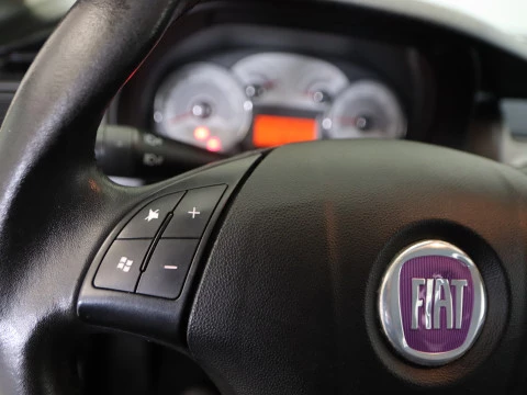 Fiat LINEA sedan 1.6 MULTIJET 16V 105BHP EMOTION 4P