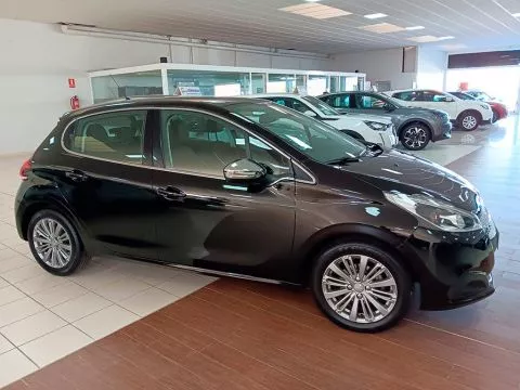 Peugeot 208 1.2L PURETECH 82BHP ALLURE 5P Peugeot 208 1.2L PURETECH 82BHP ALLURE 5P